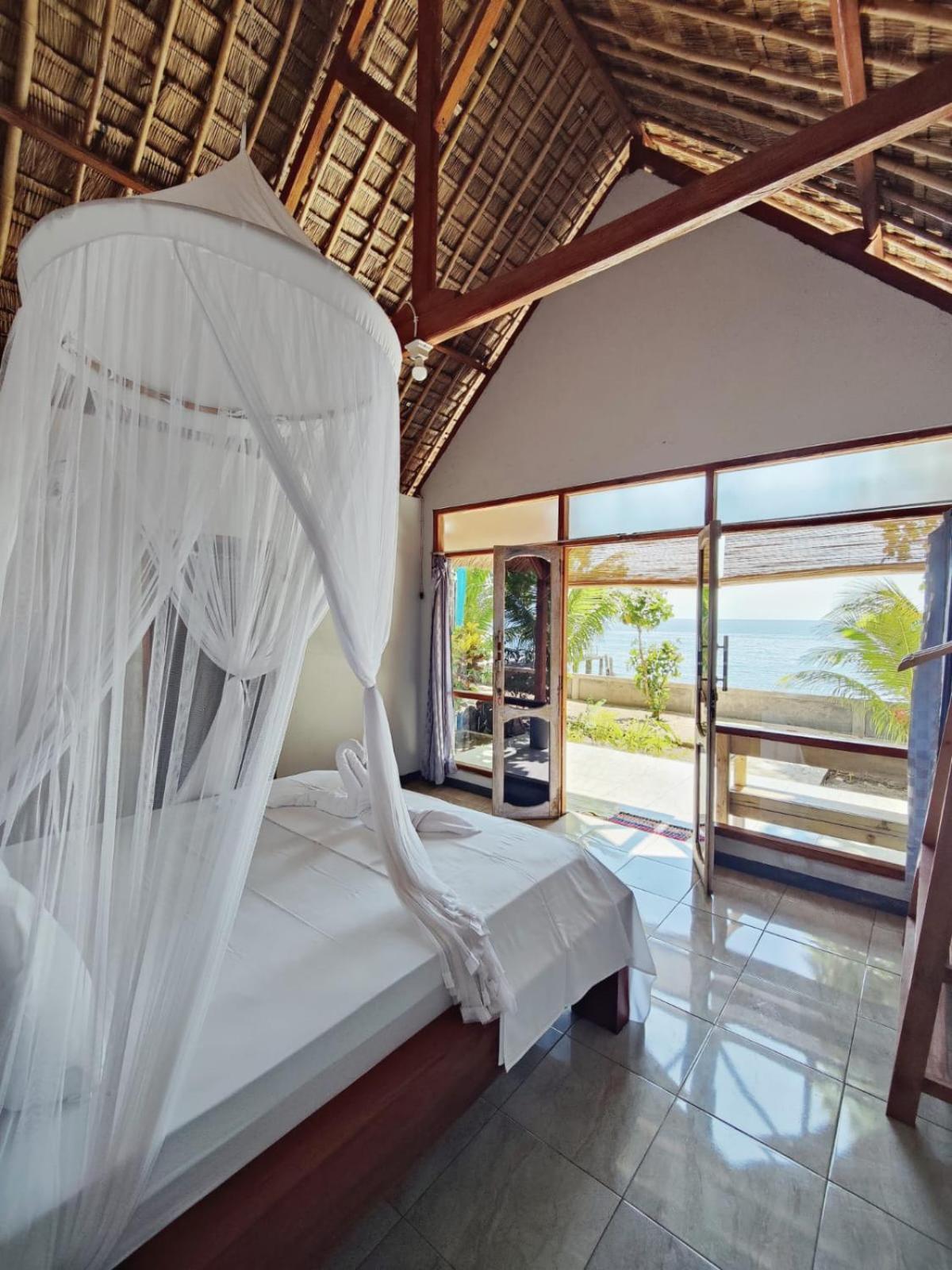 Cassabonelly Hotel Maumere Ngoại thất bức ảnh