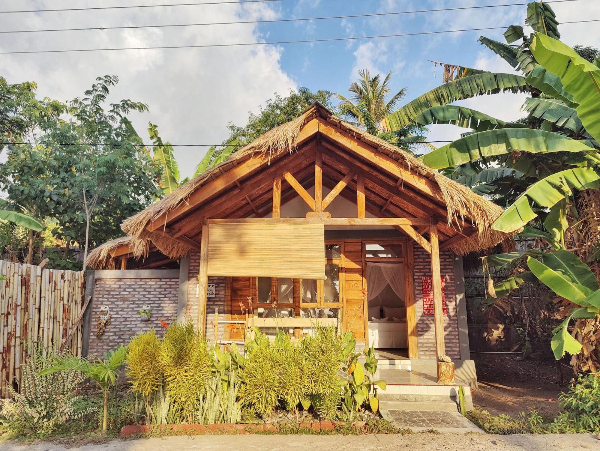 Cassabonelly Hotel Maumere Phòng bức ảnh
